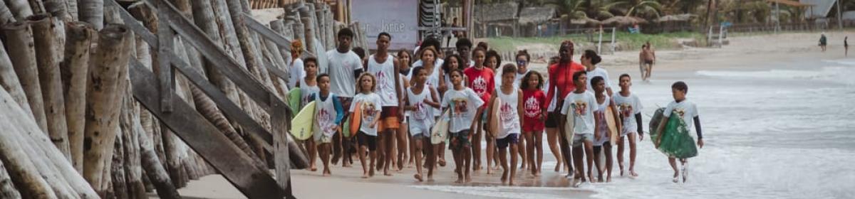 Crianças e Jovens na praia