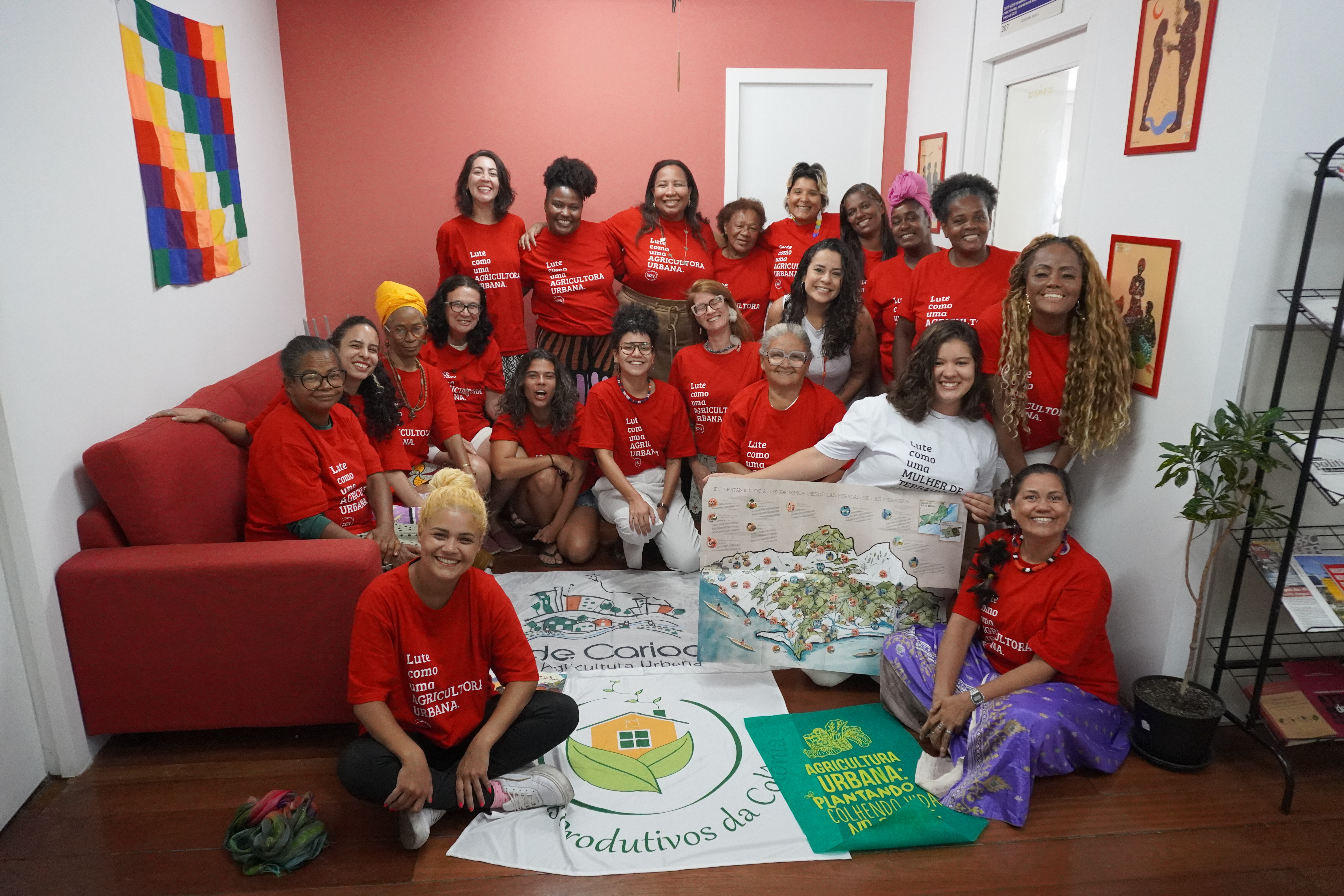 Reunião da Roda de Mulheres da RedeCAU na sede do Instituto Pacs, em 2025.